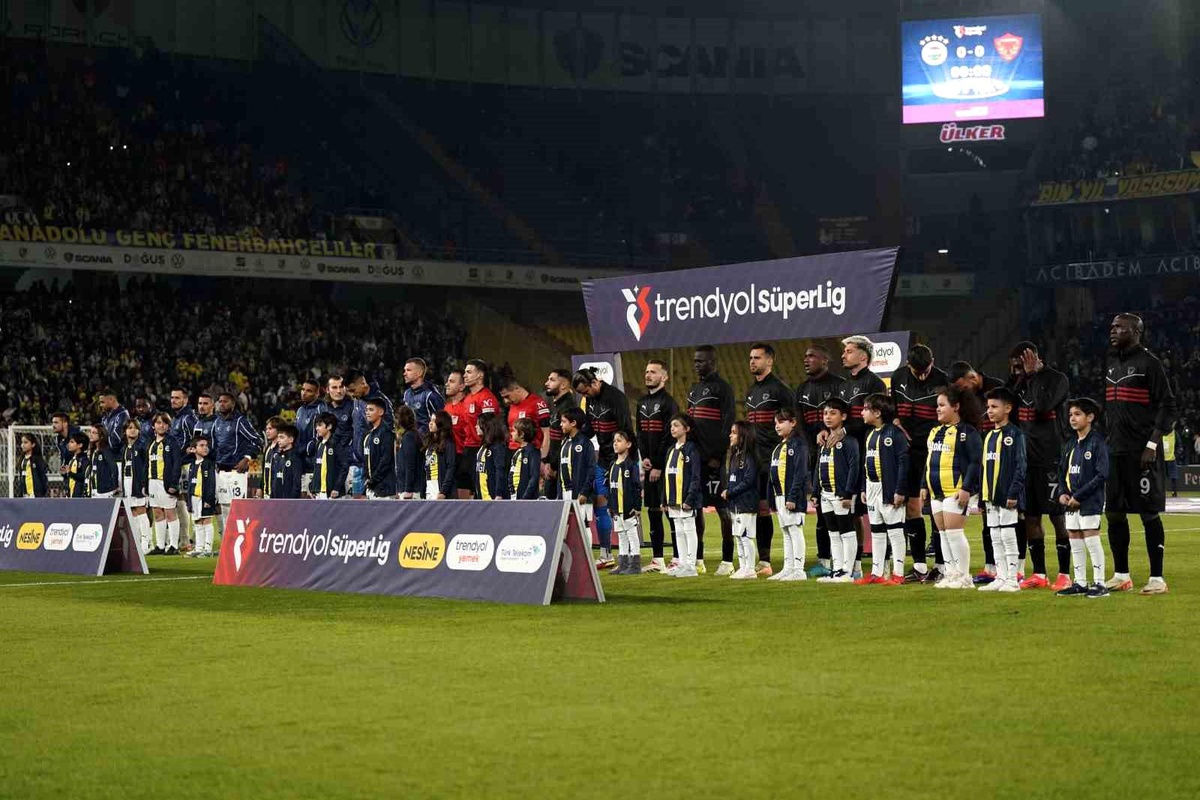 Fenerbahçe 1-0 Önde