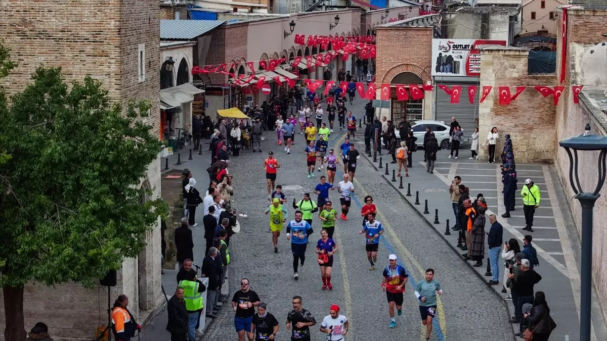 Adana Yarı Maratonu\'nda Hüseyin Can ve Christine Kioko birinci