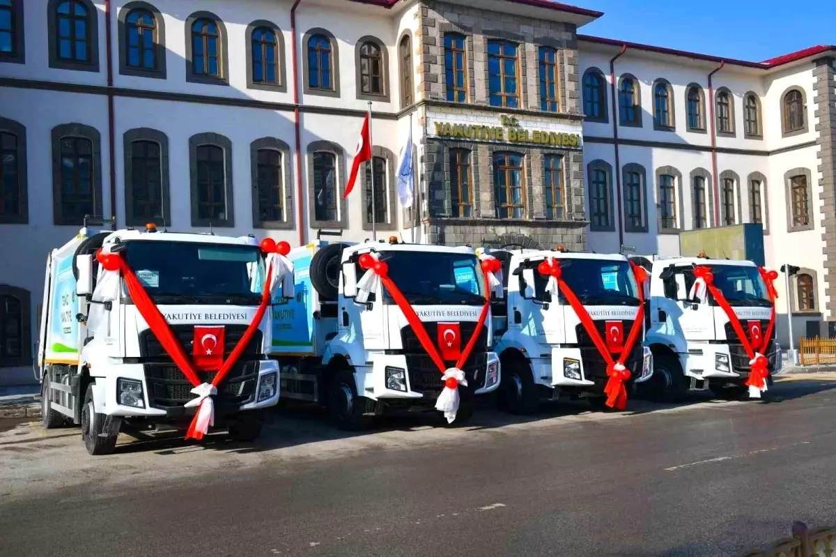 Yakutiye Belediyesi Yeni Sıkıştırmalı Çöp Kamyonlarını Hizmete Sundü