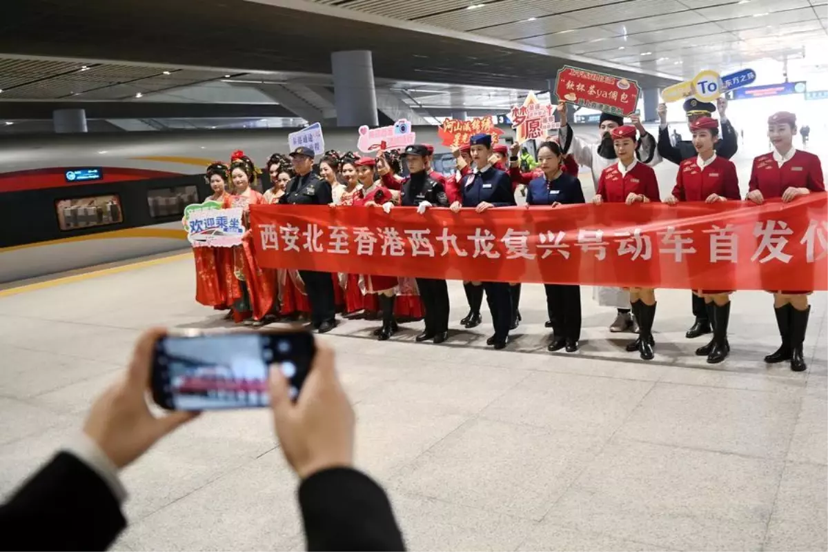 Xi\'an ile Hong Kong Arasında Hızlı Tren Seferleri Başladı