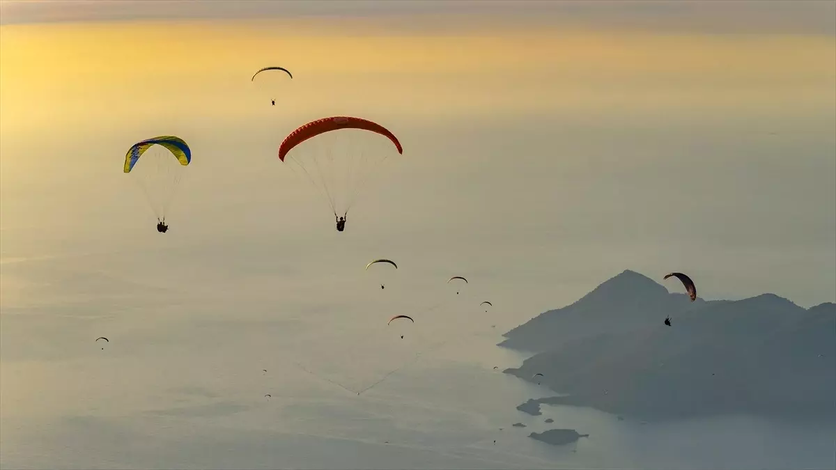 Babadağ\'da Yamaç Paraşütü Uçuşları Düştü