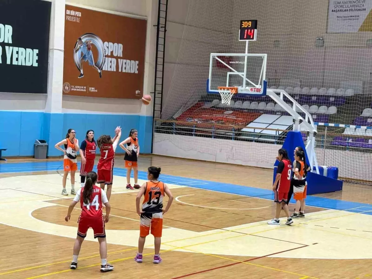 Afyonkarahisar'da U-16 Basketbol Turnuvası Heyecanı