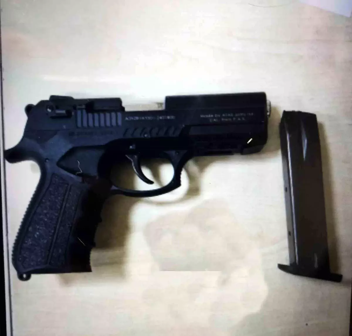 Çorlu\'da Bekçiler Silah Buldu