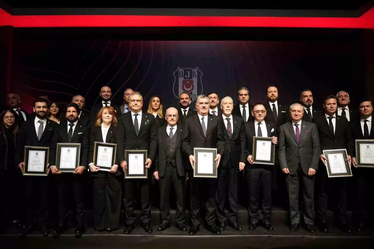 Beşiktaş\'ın Yeni Başkanı Adalı Mazbatasını Aldı