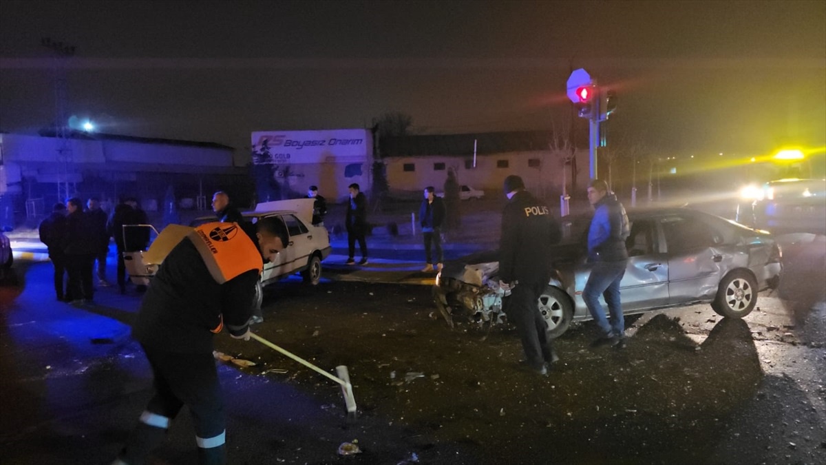 Çorum\'da Trafik Kazası: 3 Yaralı