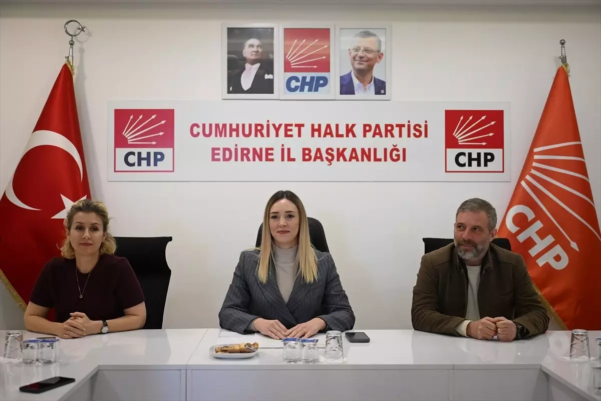 CHP\'den Gazetecilere Kutlama