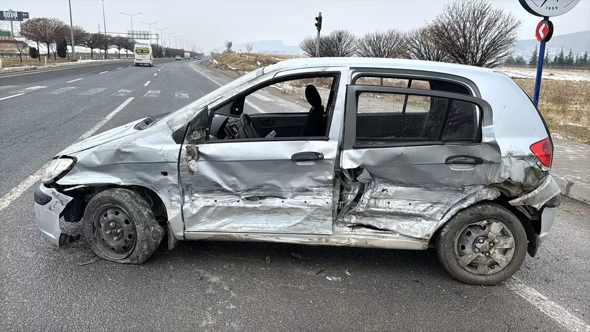 Elazığ\'da Trafik Kazası: 3 Yaralı