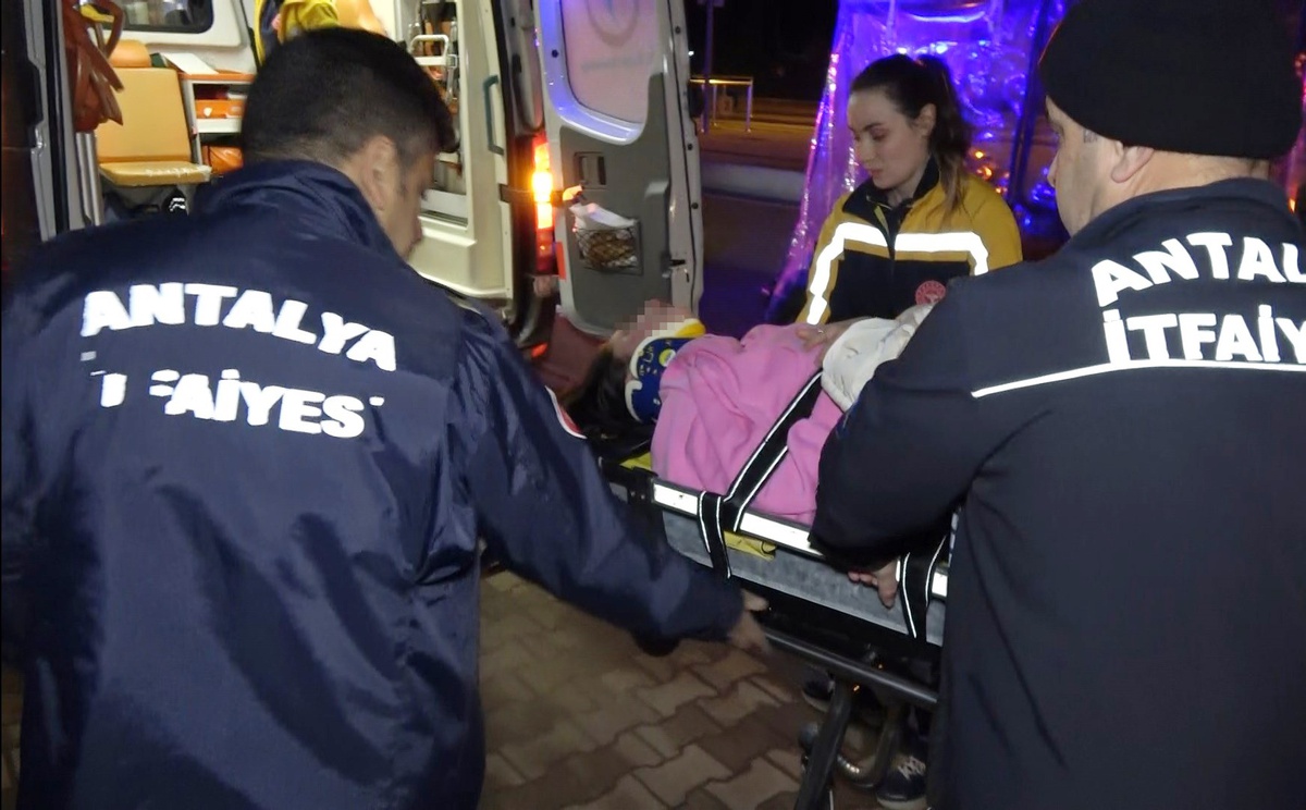 Antalya\'da Tartışma Sonrası Kadın Korkuluktan Düştü