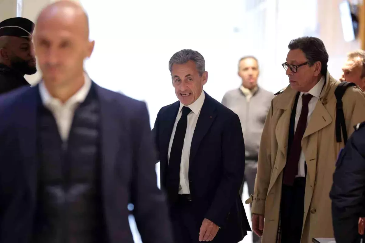 Sarkozy\'nin Yargı Süreci Başladı