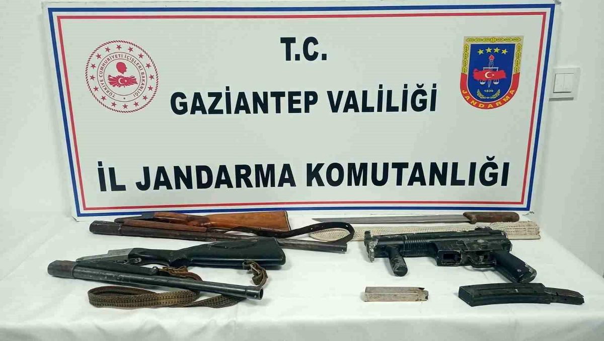 Silah Kaçakçılığı Operasyonu: 18 Silah Ele Geçirildi