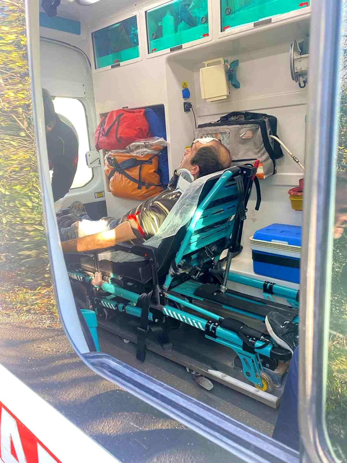 Zonguldak\'ta Otomobil ve Kamyon Çarpıştı