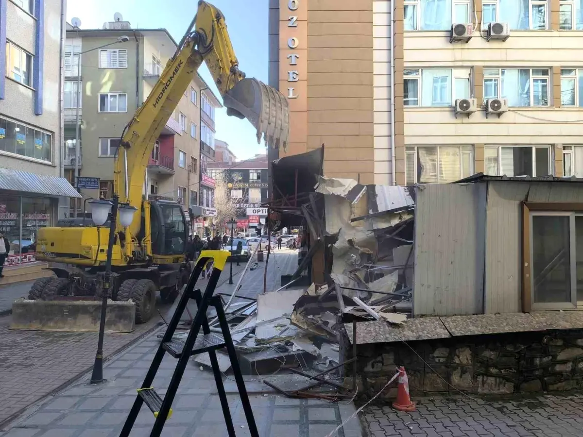 Kırşehir\'de Kaçak Yapı Tartışması: Esnaf Temsilcileri Tepkili