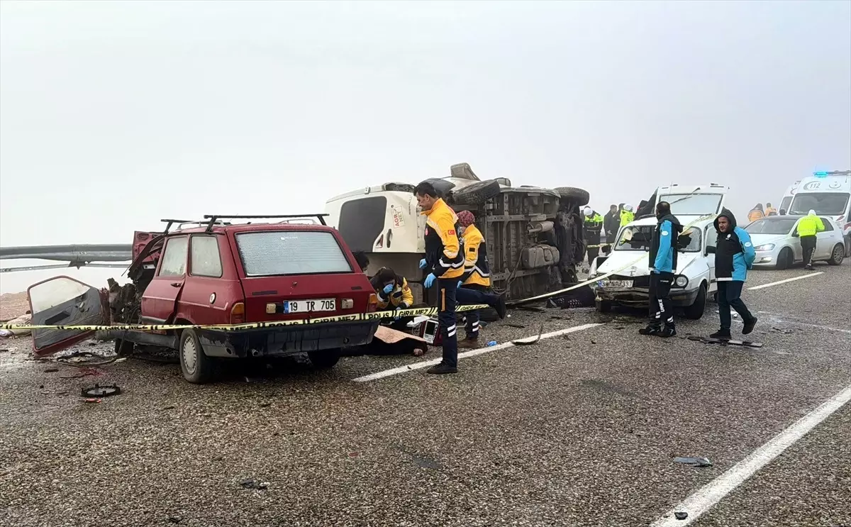 Kırşehir\'de Zincirleme Trafik Kazası: 3 Ölü, 18 Yaralı