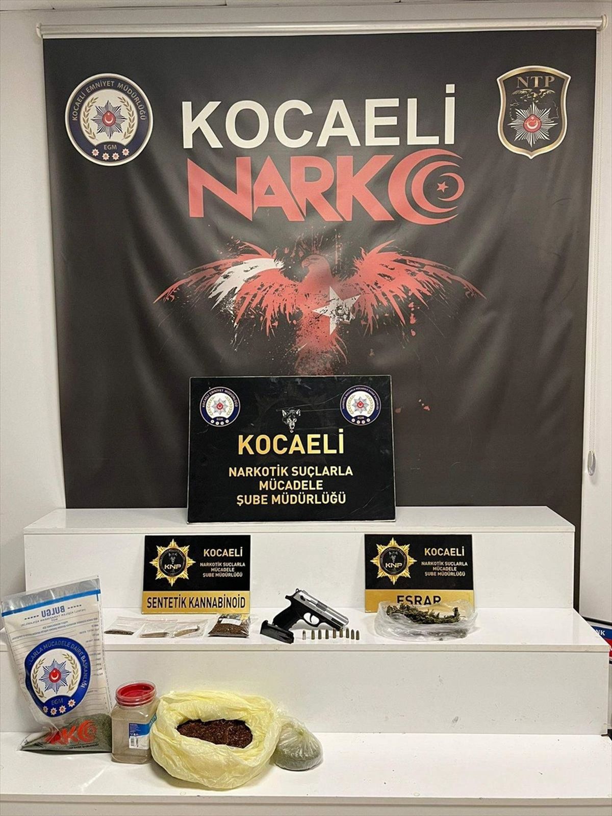 Kocaeli\'de Uyuşturucu Operasyonu: 3 Tutuklama
