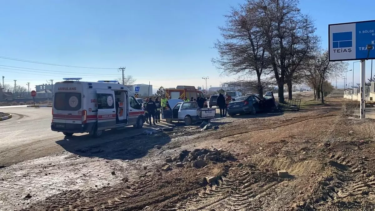 Konya\'da Trafik Kazası: 5 Yaralı