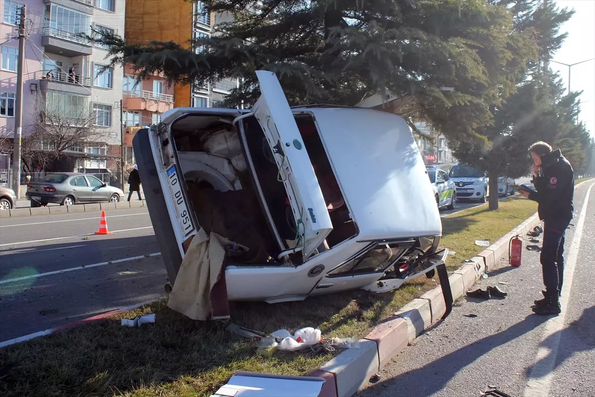 Tavşanlı\'da Trafik Kazası: 3 Yaralı