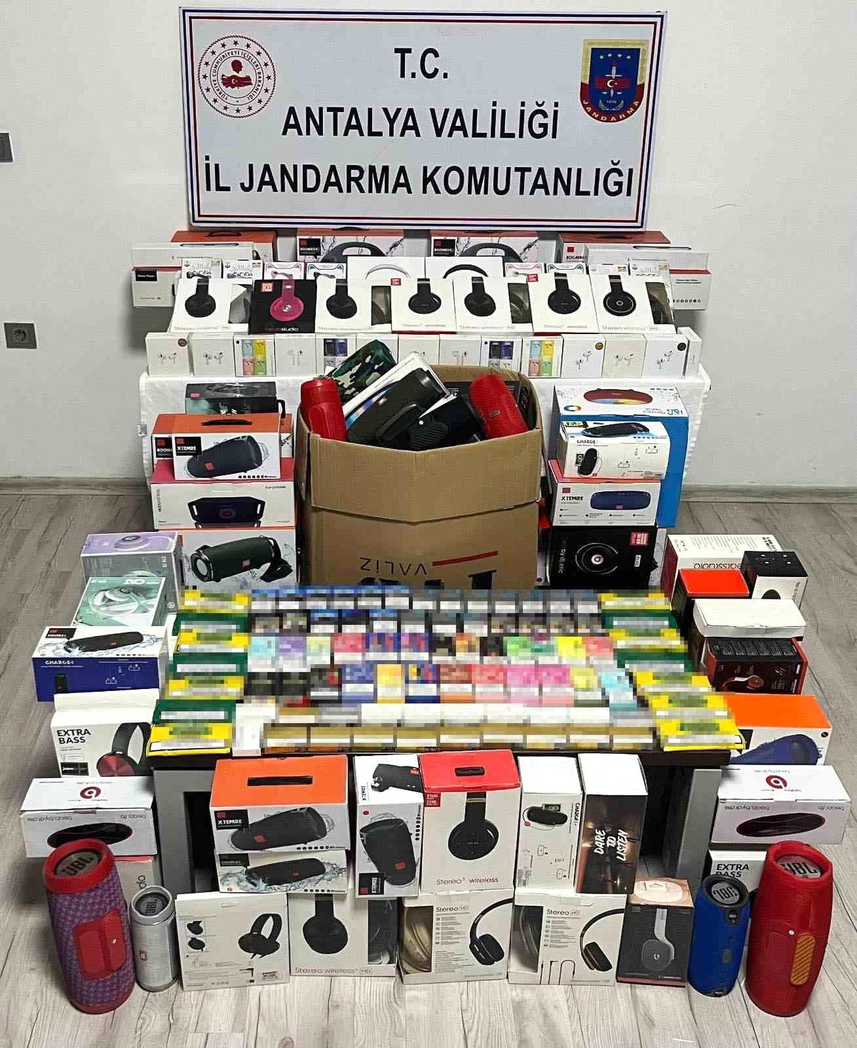 Manavgat\'ta Kaçak Malzeme Ele Ge geçirildi