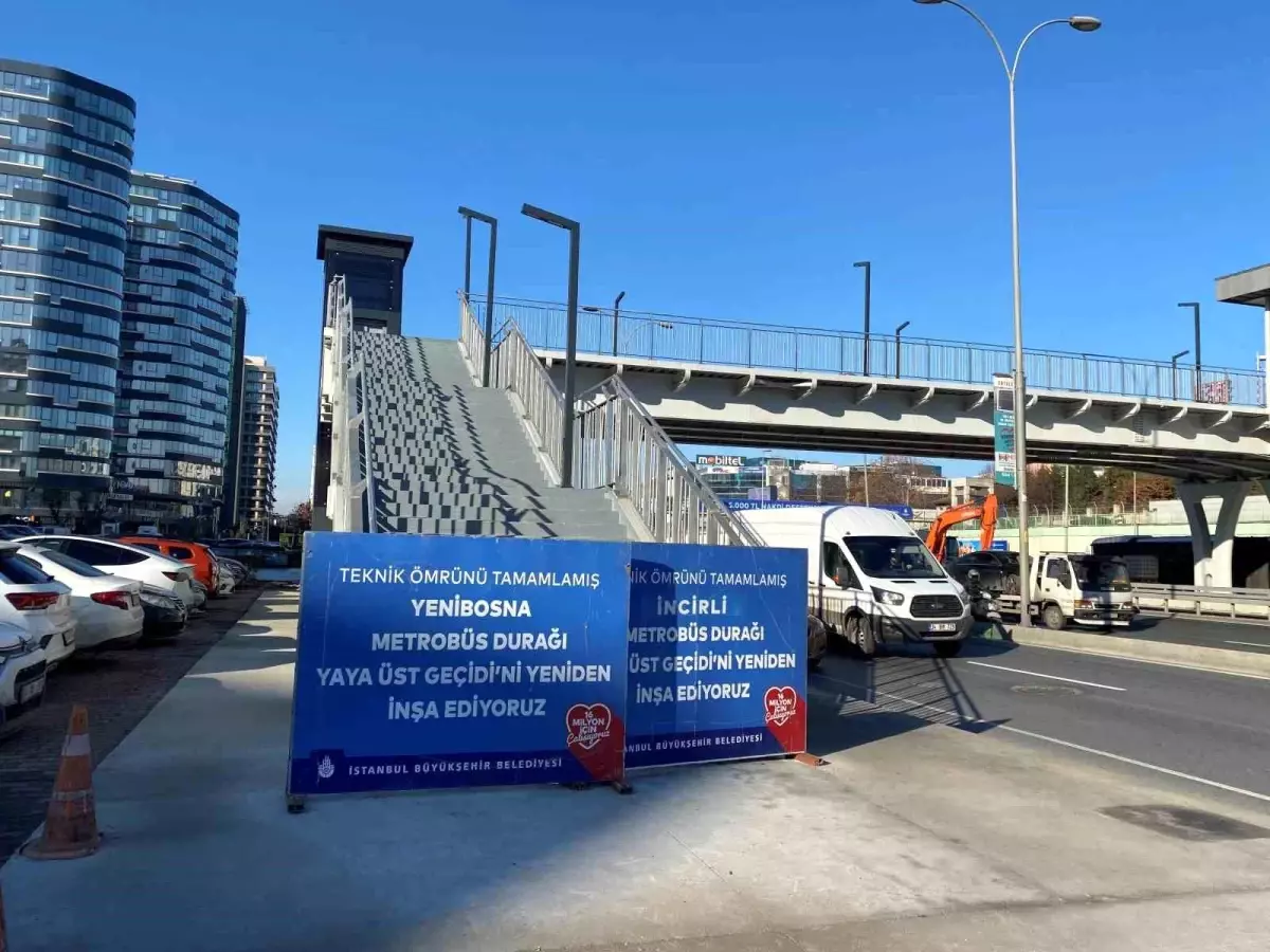 Yenibosna Metrobüs İstasyonu\'nun Yenileme Çalışmaları 6 Aydır Tamamlanmadı
