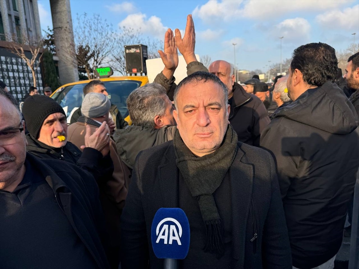 8+1 Taksi Mağdurları İBB Önünde Protesto Düzenledi