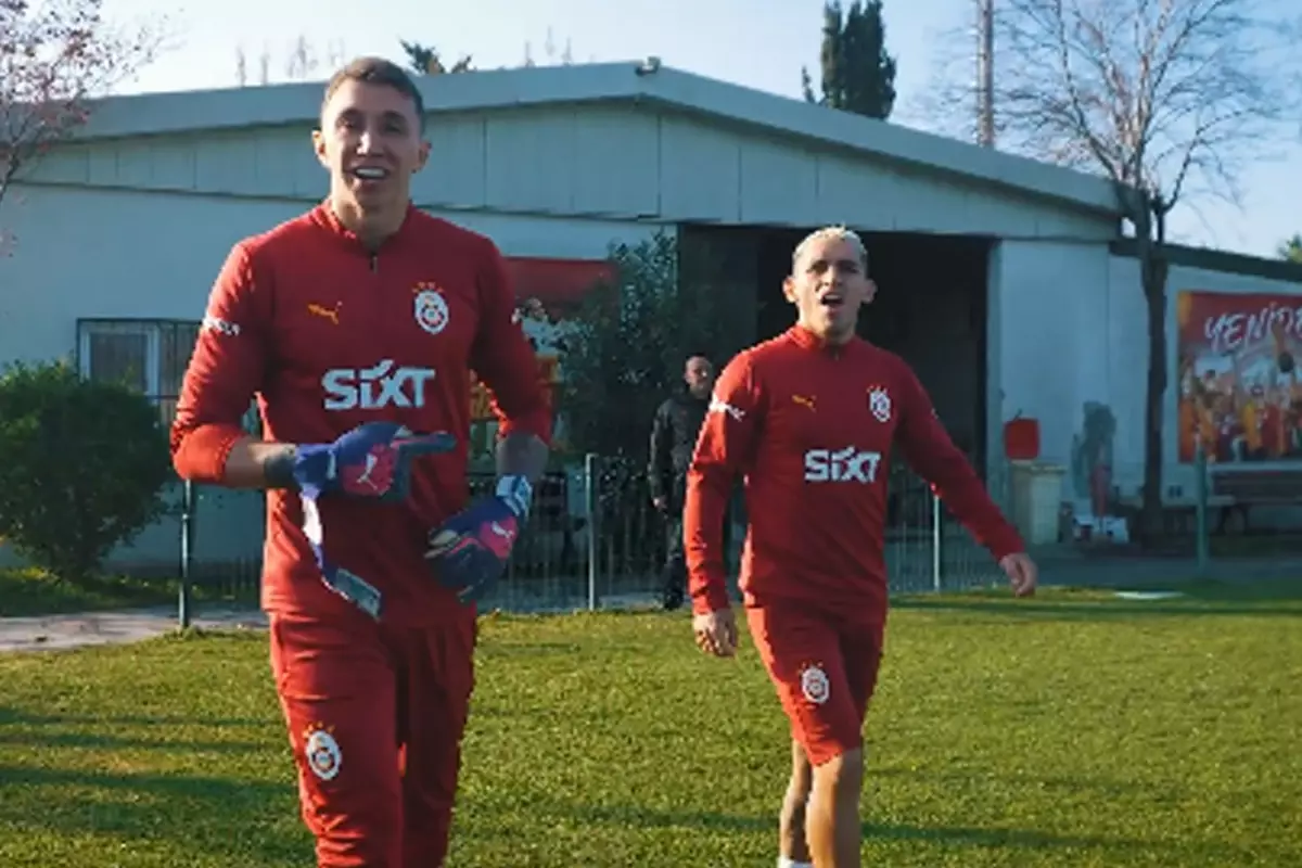 Muslera ve Torreira\'dan Acun Ilıcalı\'ya \'\'aktör\'\' göndermesi