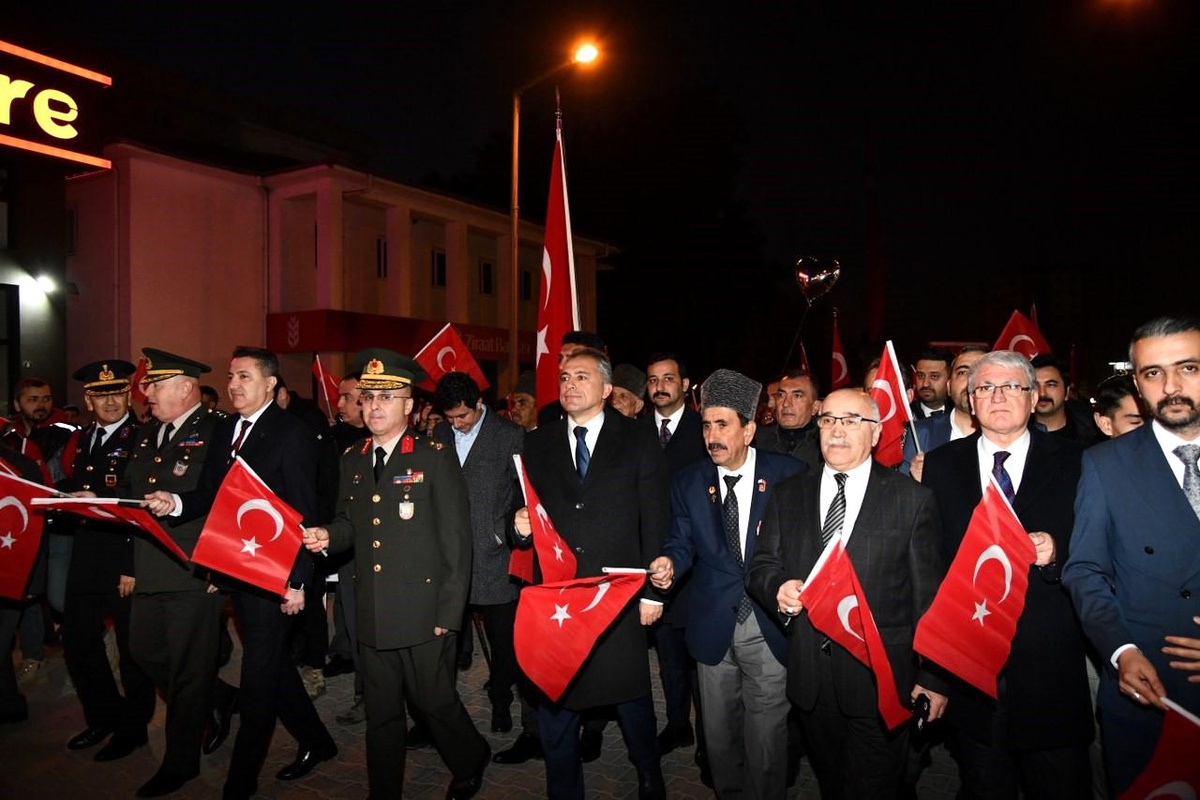 Osmaniye\'nin kurtuluşunun 103. yılı fener alayıyla kutlandı