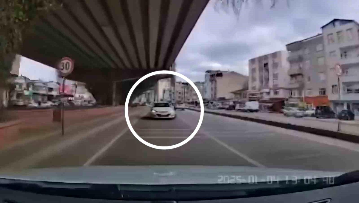 Samsun\'da Ters Yön ve Yaya Yoluna Park Eden Sürücülere Cezalar Kesildi