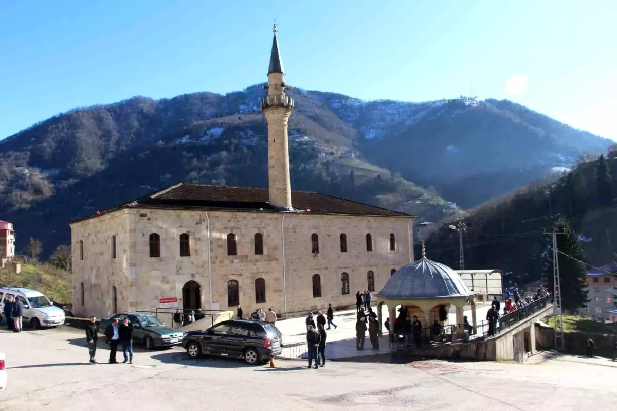 Özdil Merkez Camii\'nde 3 Kuşaktır İmamlık