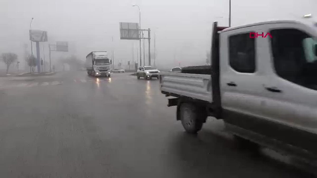 Afyonkarahisar\'da Yoğun Sis Hayatı Olumsuz Etkiledi
