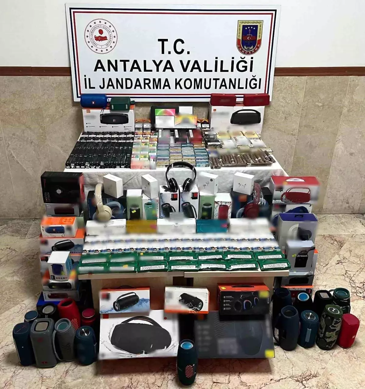 Antalya\'da Kaçak Tütün Operasyonu