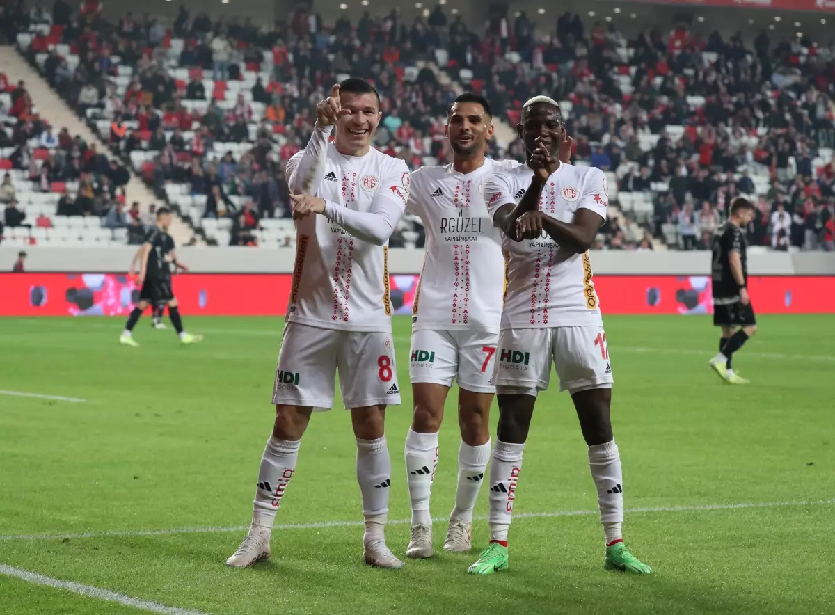 Antalyaspor, Kocaelispor\'u 3-1 Yenerek Ziraat Türkiye Kupası\'na Galibiyetle Başladı