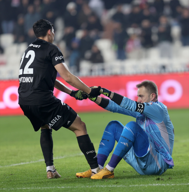 Beşiktaş, Ziraat Türkiye Kupası'nda konuk olduğu Sivasspor'u 1-0 mağlup etti