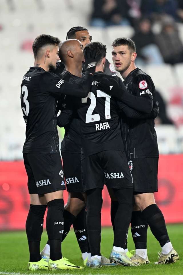 Beşiktaş, Ziraat Türkiye Kupası'nda konuk olduğu Sivasspor'u 1-0 mağlup etti