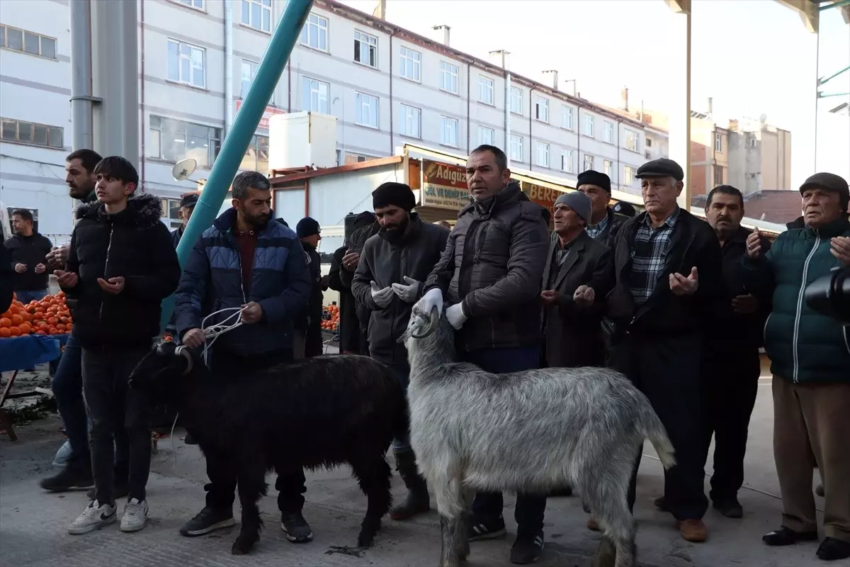 Beyşehir\'de Yeni Kapalı Pazar Yeri Açıldı