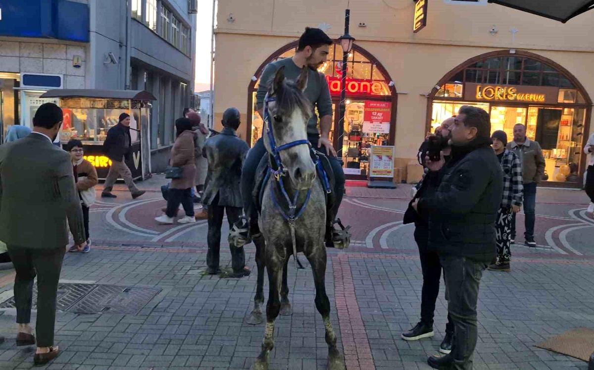 Bartın\'da Atla Cadde Gezisi