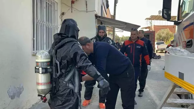 Mersin'de facia: 2 çocuğun hayatını kaybettiği eve ekipler özel kıyafetle girdi