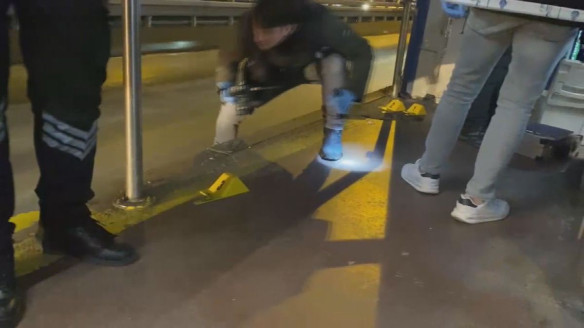 Bakırköy\'de Metrobüste Alkollü Şahıs Tabancayla Ateş Açtı