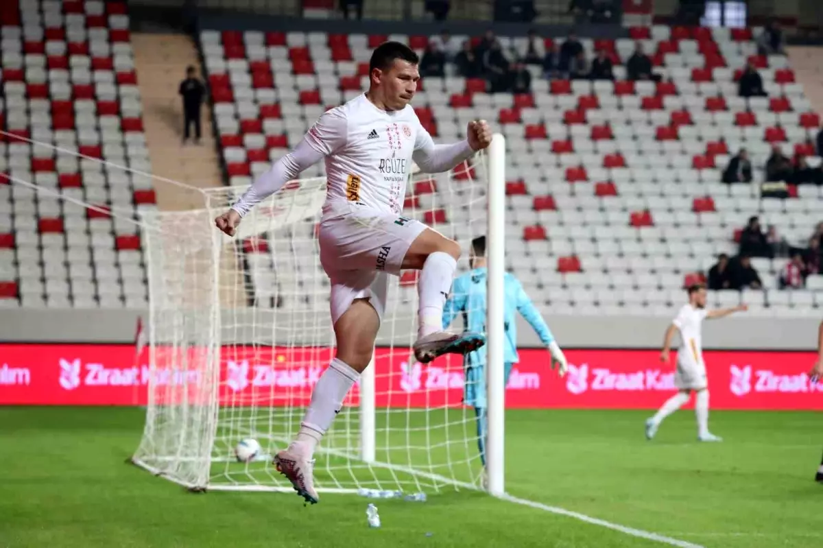 Antalyaspor 2-0 Kocaelispor: İlk Yarı Sonucu