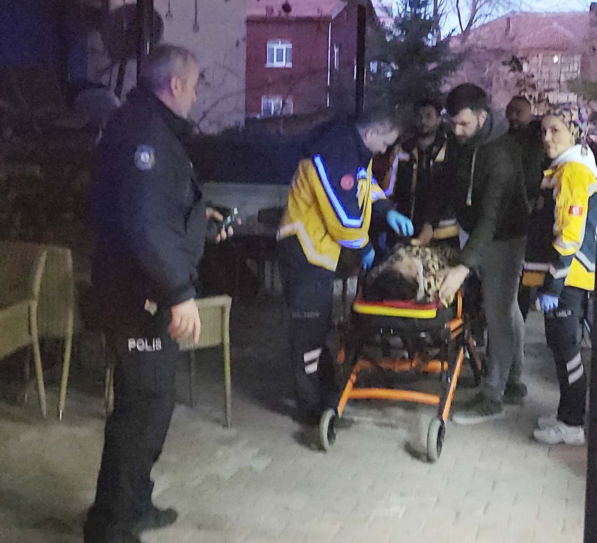 Konya\'da Kıskançlık Krizi: Kadın Pencereden Atlarken Bıçaklı Eş Peşinde Koştu