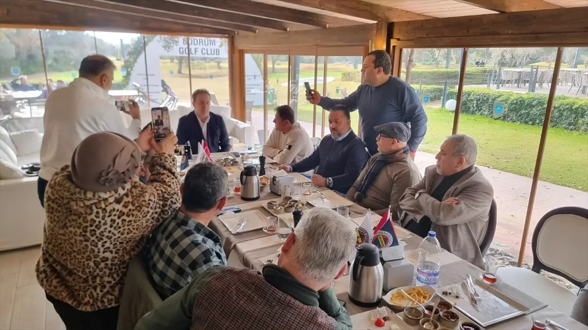 Fenerbahçeliler Derneği\'nden Gazetecilere Kahvaltı