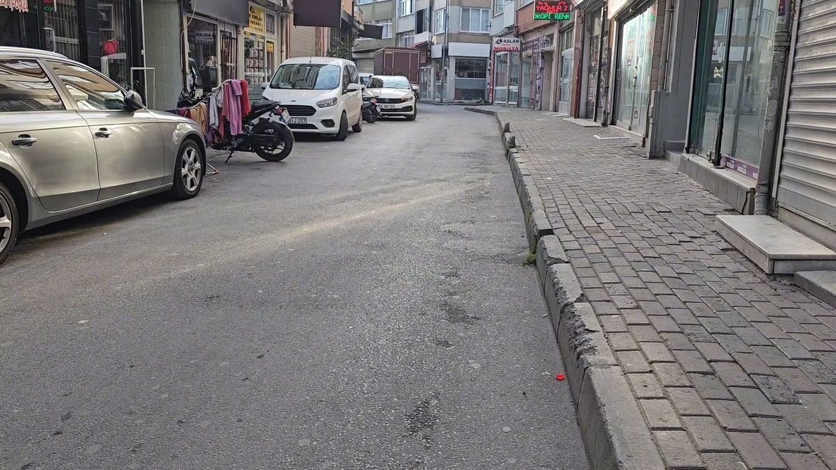Fatih\'te Silahlı Saldırı: O.G. M.K.\'yı Yaraladı