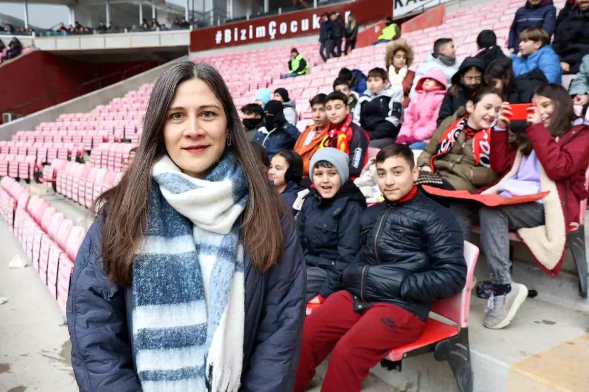 Çocuklar Eskişehirspor ile Tanışıyor