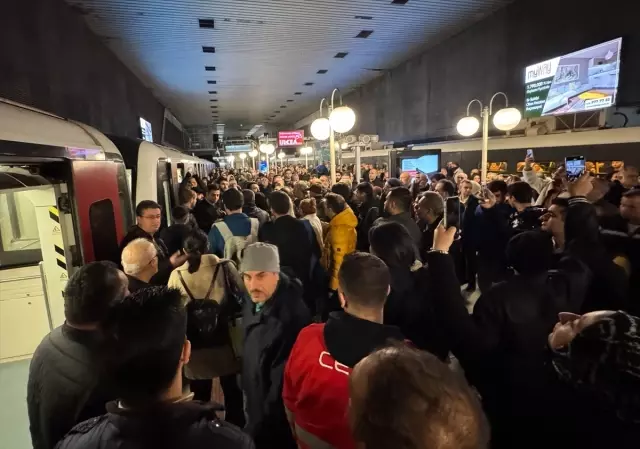 İzmir'de otobüs şoförleri kontak kapattı, ulaşım felç oldu