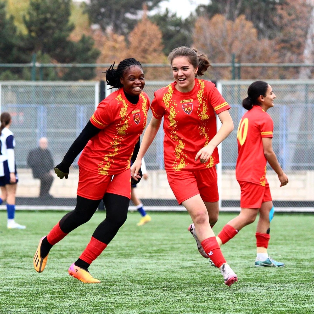 Kayseri Kadın Futbol Takımı Play-Off\'ı Hedefliyor