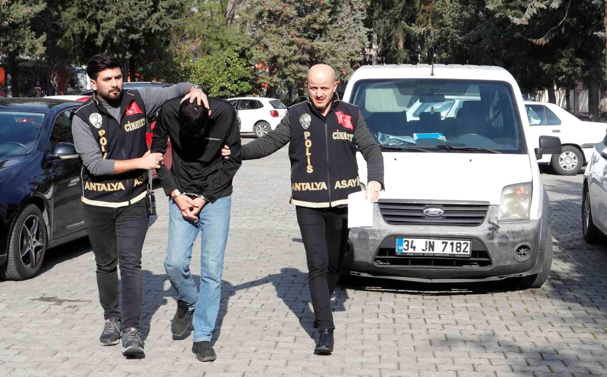 Antalya\'da Kız Kaçırma Kavgası: 1 Ölü