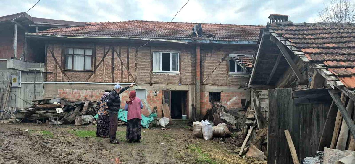 Bartın\'da Baca Yangını: 2 Kişi ve 18 Hayvan Kurtarıldı