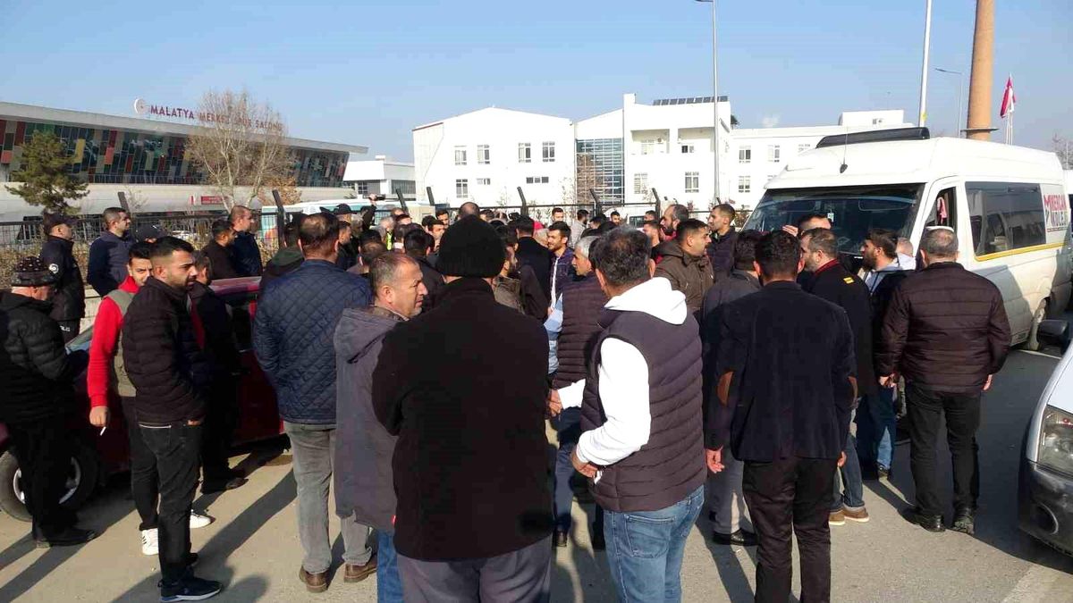 Malatya\'da Şoförler Trafik Cezalarına İsyan Etti