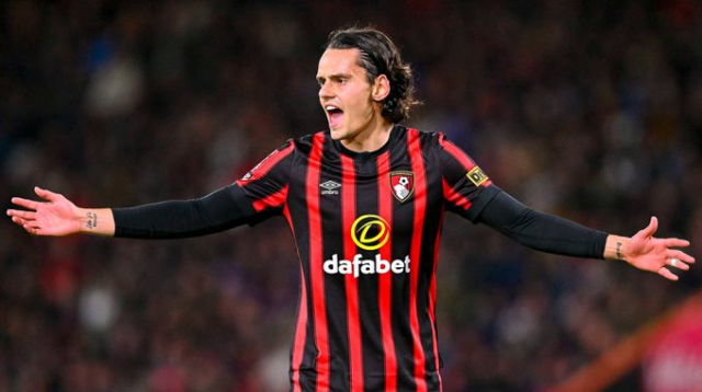 Milli futbolcu Enes Ünal sezonu kapattı