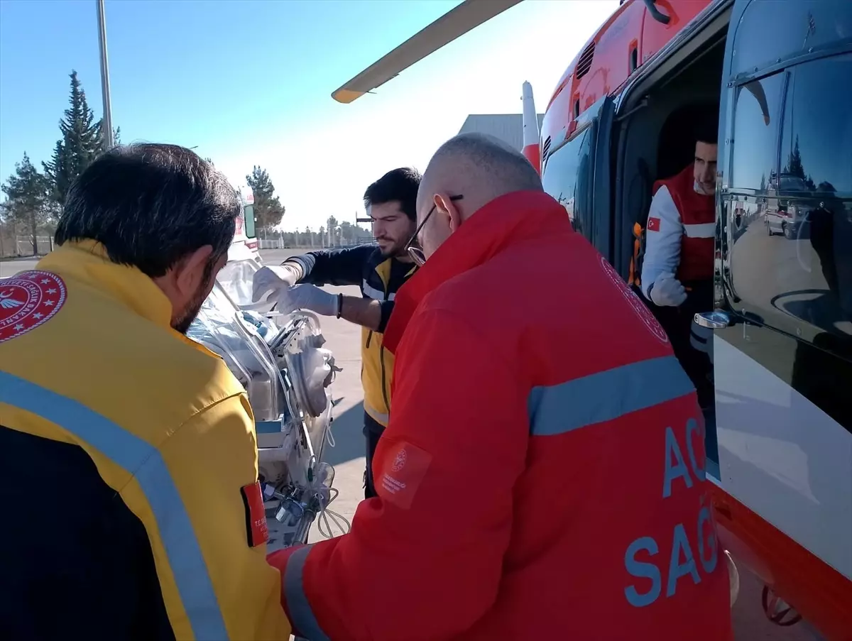 25 Günlük Bebek Helikopterle Sevk Edildi