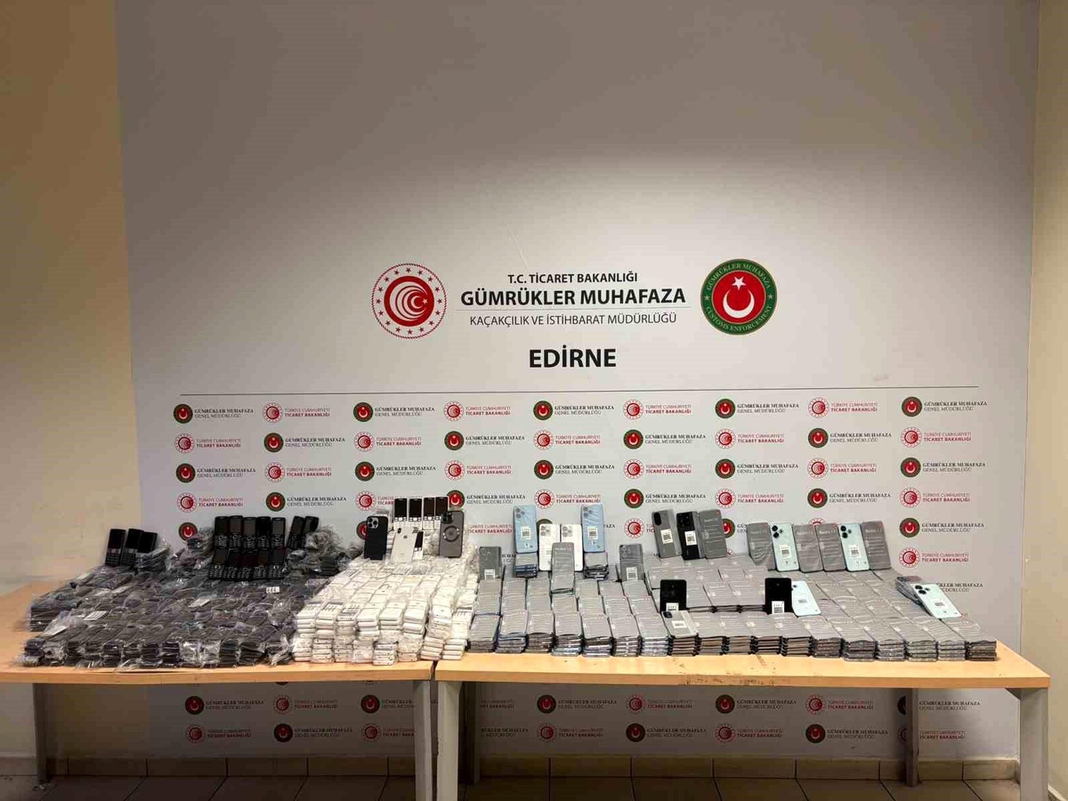 Kapıkule\'de Kaçak Telefon Operasyonu
