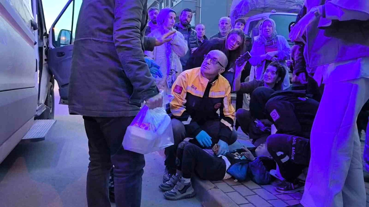 İnegöl\'de Minibüs Çarpan Çocuk Yaralandı